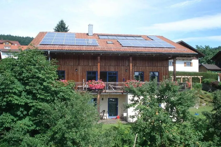 Holiday home with barbeque, terrace & garden - Image 1