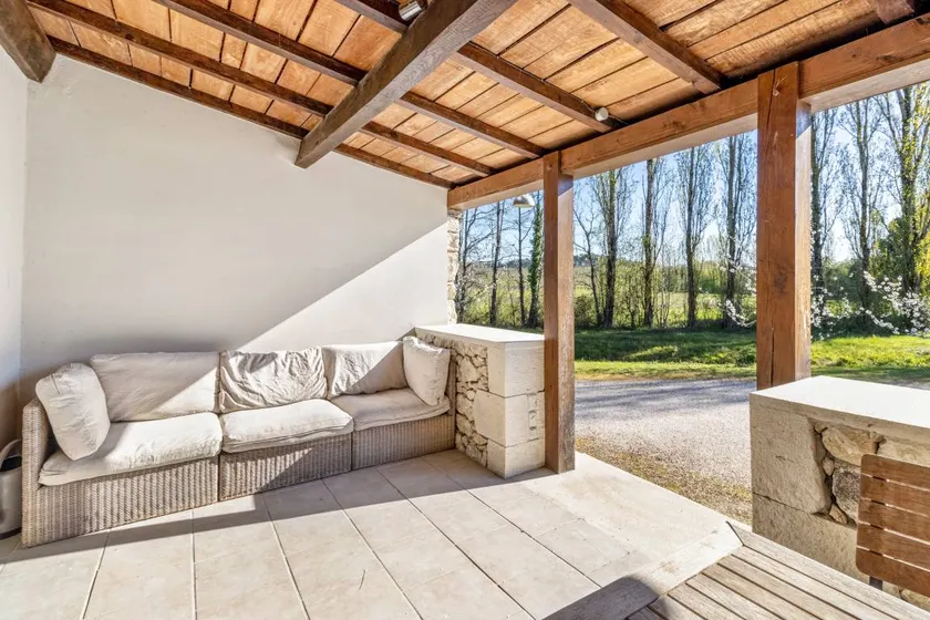 Holiday home with garden, barbeque & terrace - Image 1