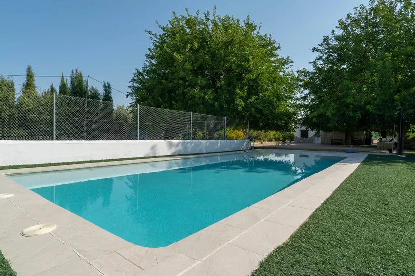 House with garden, terrace & private pool - Image 1