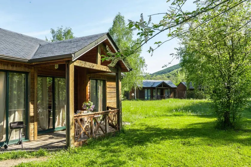 Chalet with heated pool & BBQ - Image 1