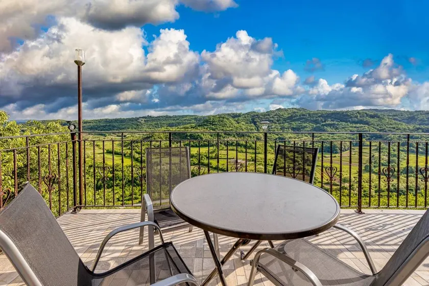 Holiday apartment with BBQ, terrace & pool | Mountain view - Image 1