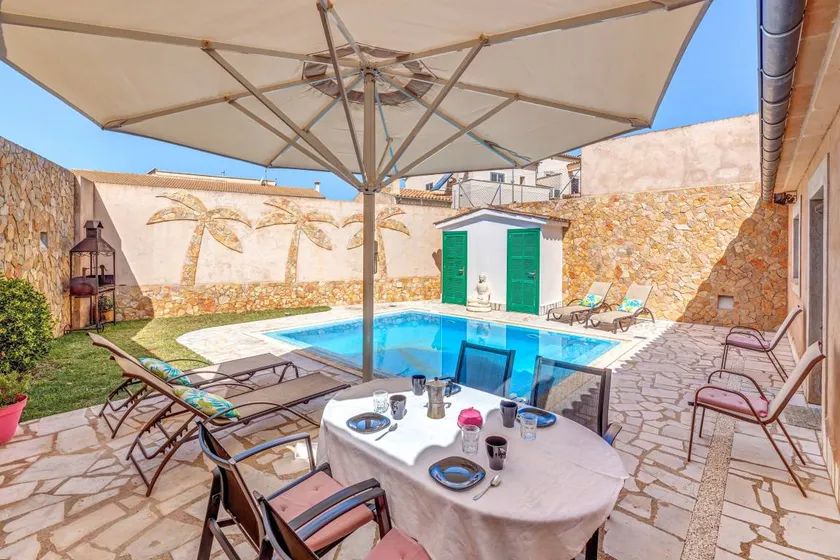 Holiday home with barbeque, pool & terrace - Image 1