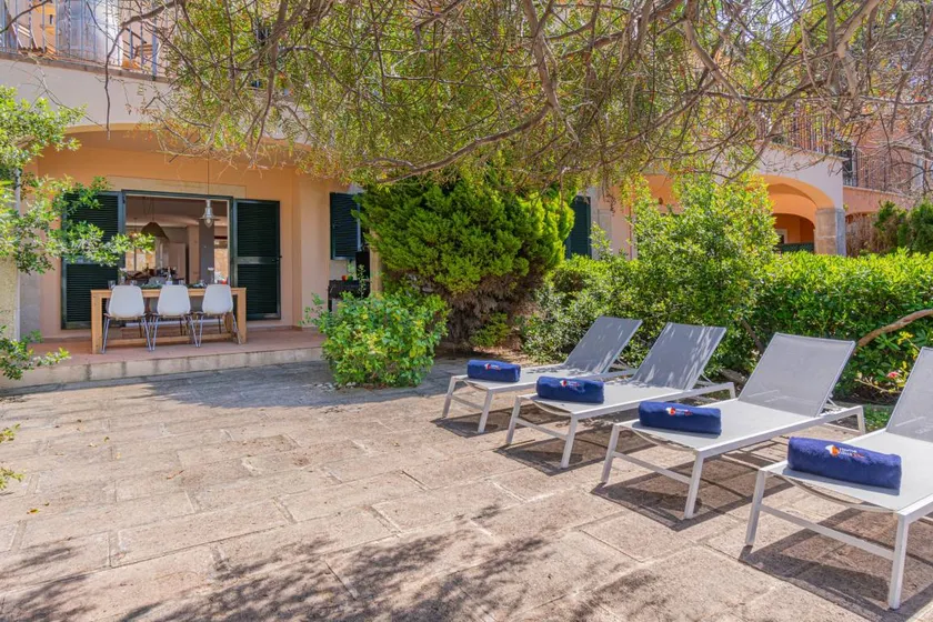 Family-oriented house with BBQ, terrace & garden - Image 1