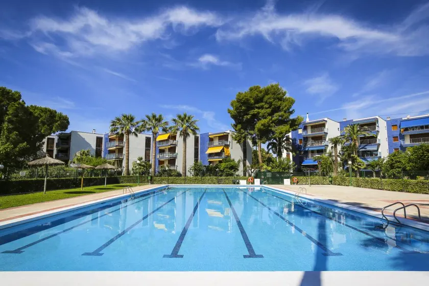 Apartment mit Pool, Terrasse und Garten - Image 1