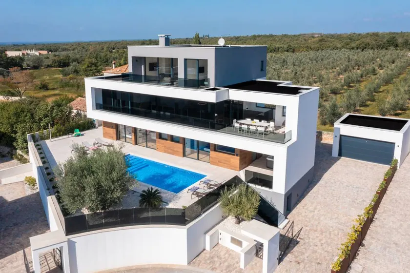 Big villa with garden, private pool & jacuzzi - Image 1