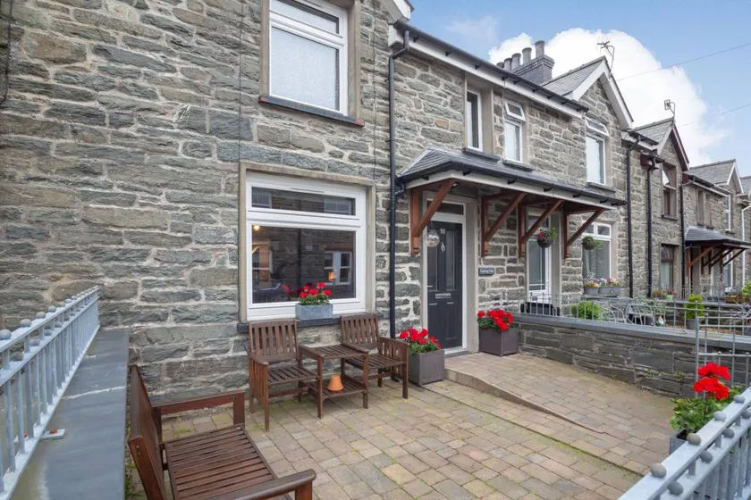 Children-friendly cottage with terrace & garden | Pet-friendly - Image 1