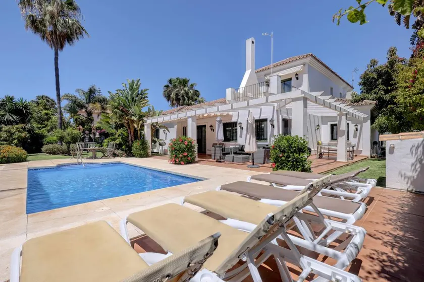 Villa with terrace, garden & private pool | Garden view - Image 1