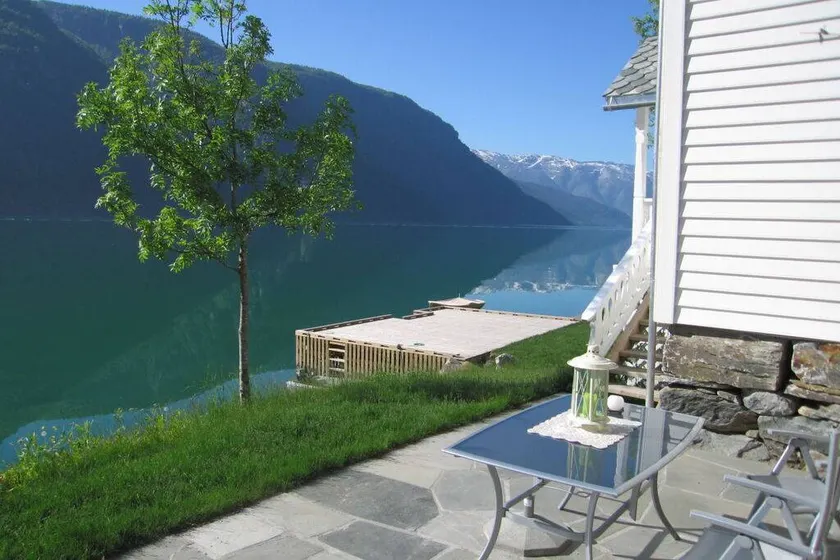 Casa con griglia, giardino e terrazza - Image 1