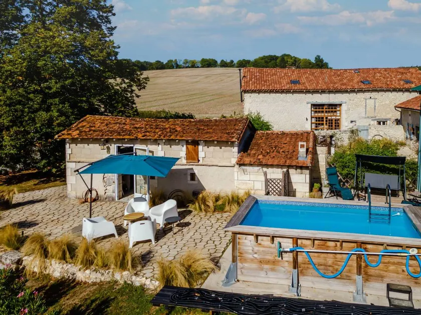 Fantástica casa vacacional ideal para familias con jardín, piscina y terraza | Vistas al jardín | Admite mascotas - Image 1