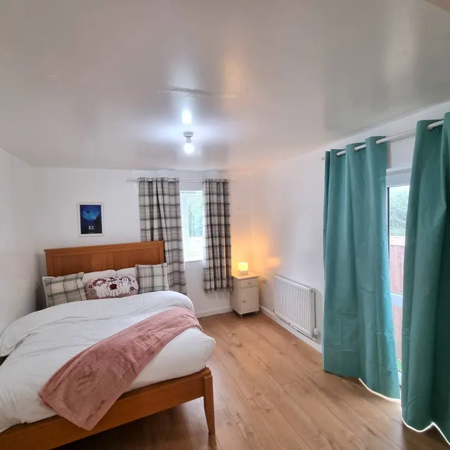 Flat with garden - Image 1