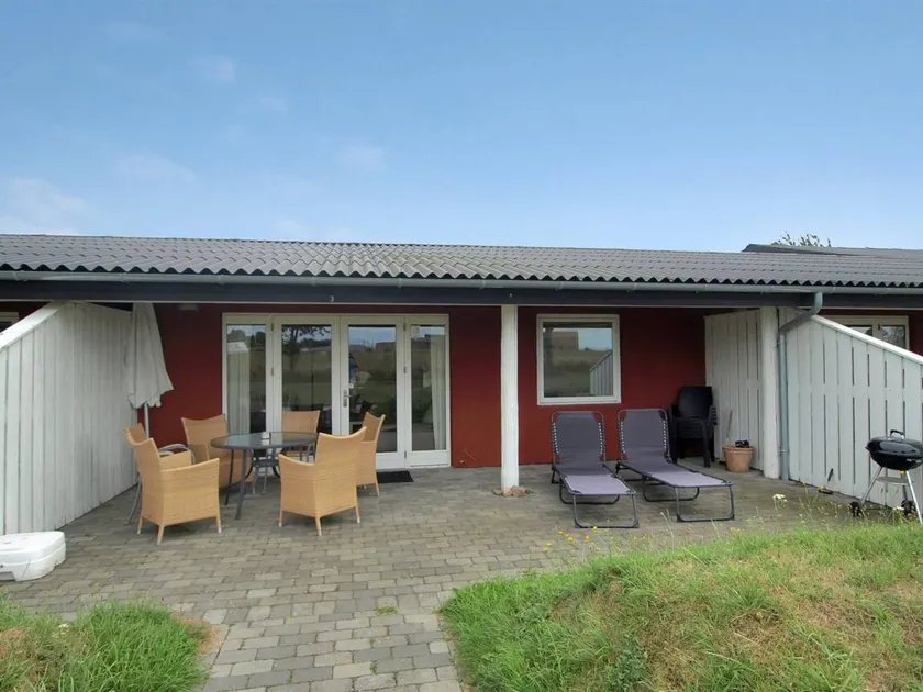 Apartment with pool - Image 1