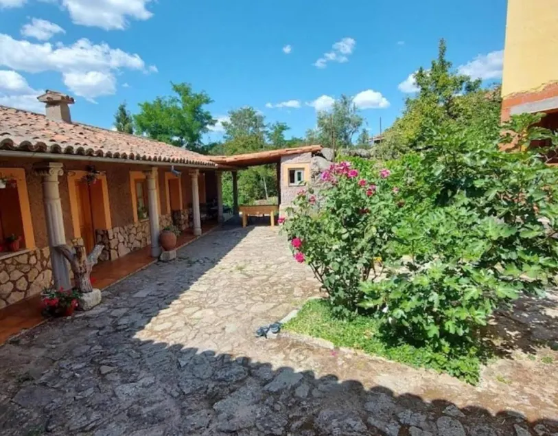 Holiday home with terrace, barbeque & private pool | Mountain view - Image 1