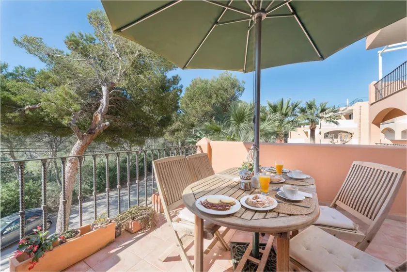 Flat with terrace - Image 1