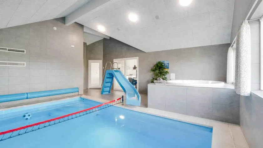 Holiday home with sauna, barbeque & private pool - Image 1