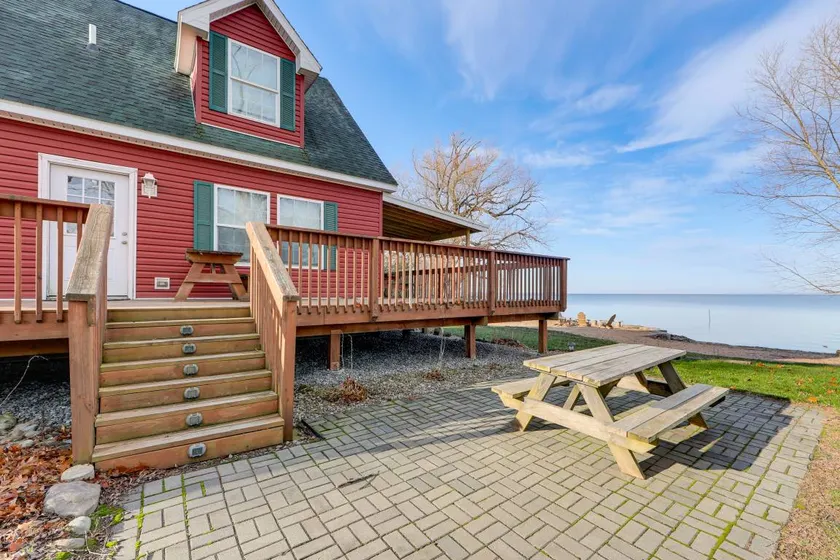 Oneida Lake, Lake House 1 acre lot, lots of parking - Image 1