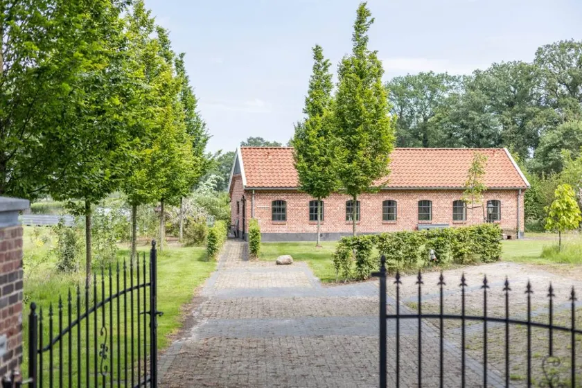 Fully equipped house with garden, terrace & barbeque - Image 1
