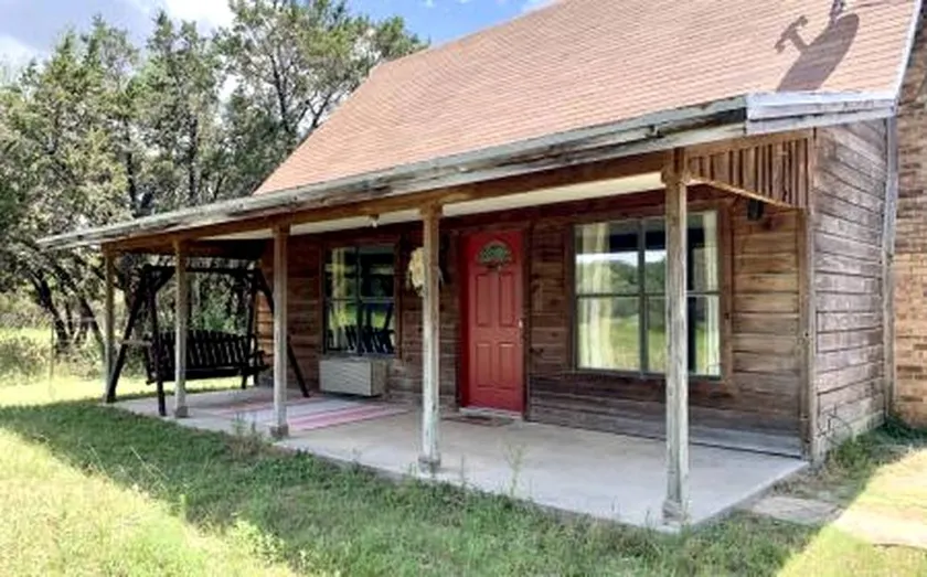 Western-Themed Cabin with Hot Tub, Fireplace & Pool Access near Meadow Retreat in Texas - Image 1