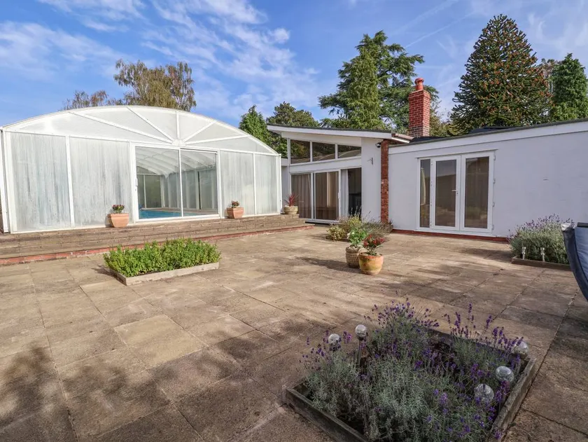 Cottage convivial et familial avec jacuzzi, piscine et jardin - Image 1