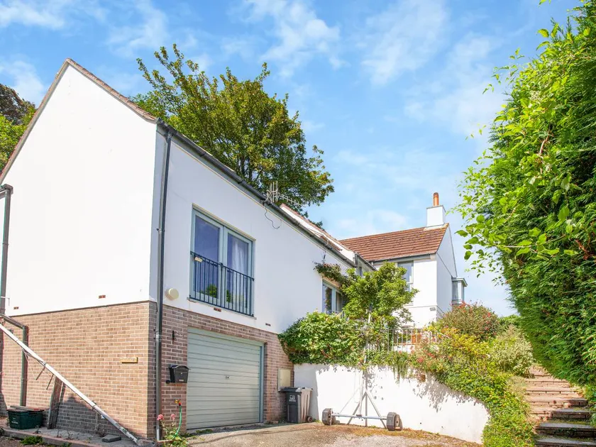 Cottage with garden & terrace | Sea view - Image 1
