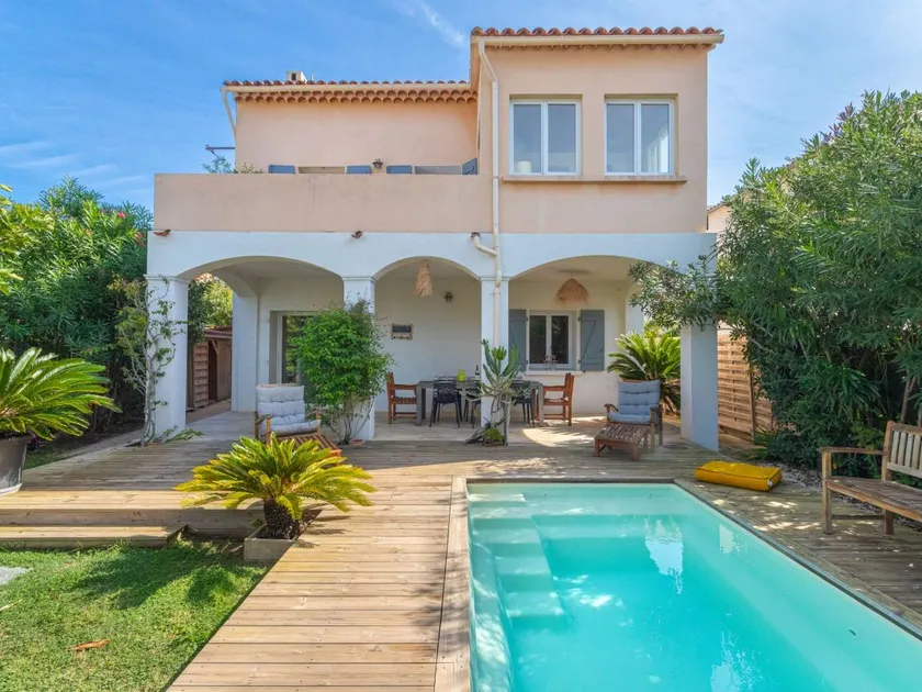 Merveilleuse maison de vacances adaptée aux familles avec barbecue, terrasse et piscine privée | Avec animaux bienvenus - Image 1