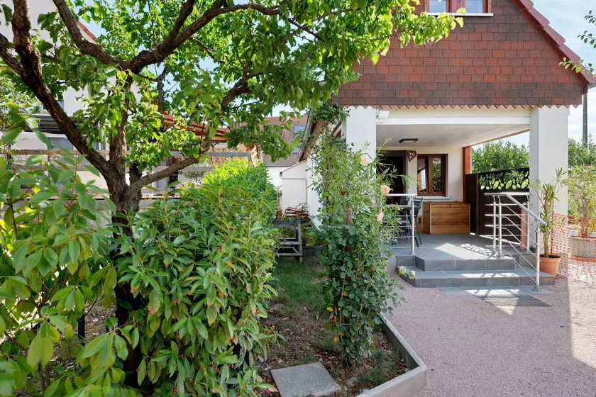 Children-friendly cottage with BBQ & terrace | Mountain view | Pets allowed - Image 1