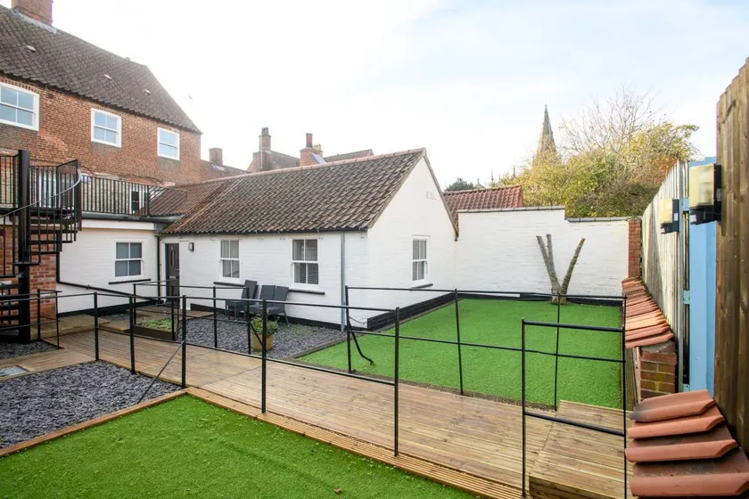 Holiday apartment with fast internet & garden | City view - Image 1