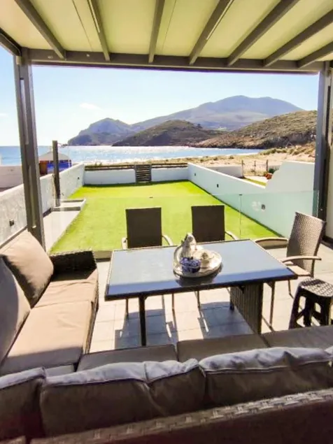 Merveilleuse maison de vacances adaptée aux familles avec jardin, barbecue et terrasse | Vue montagne | Plage à proximité - Image 1
