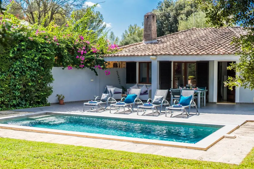 Holiday home with garden, terrace & private pool - Image 1