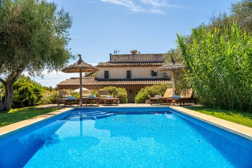 Holiday home with garden, terrace & private pool - Image 1