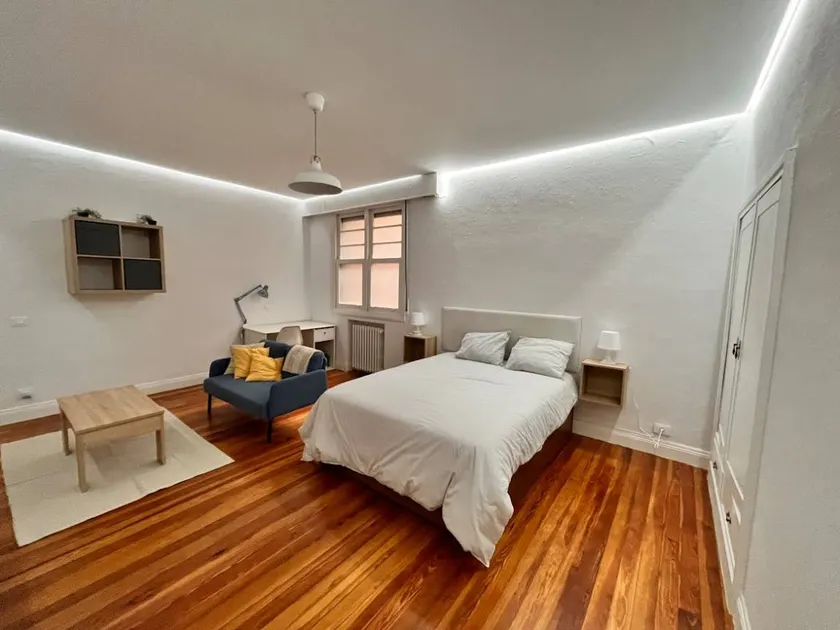 Shared room | Close to Guggenheim Museum Bilbao - Image 1