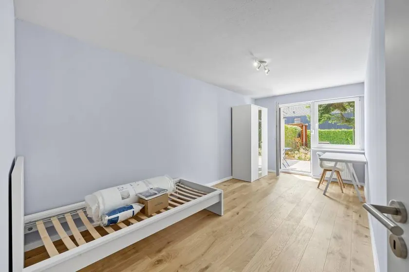 Dedicated room with terrace - Image 1