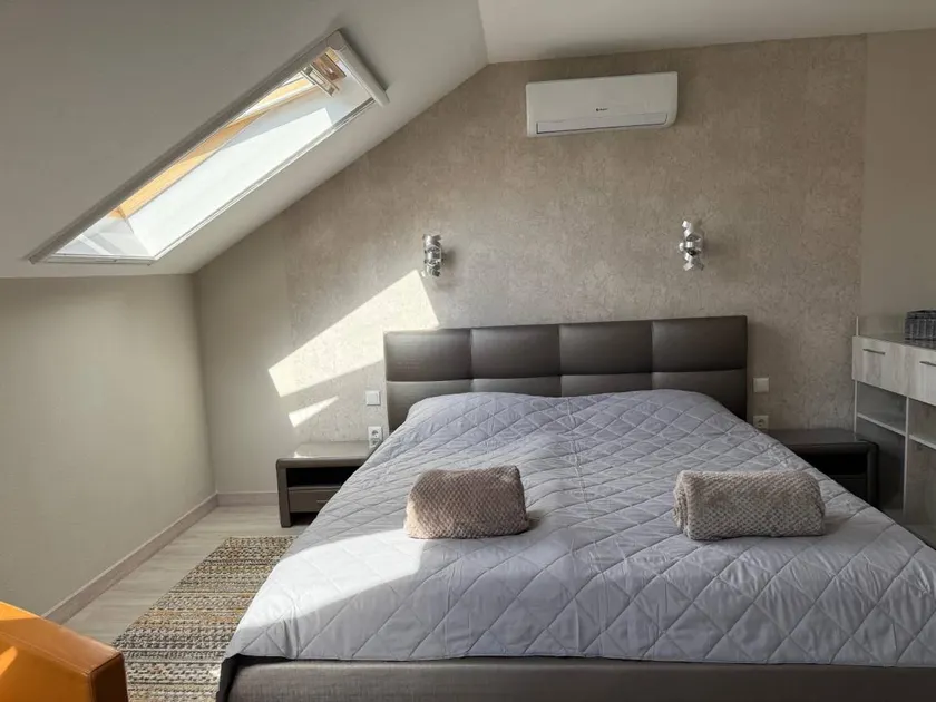 La Chatte apartment house - Image 1