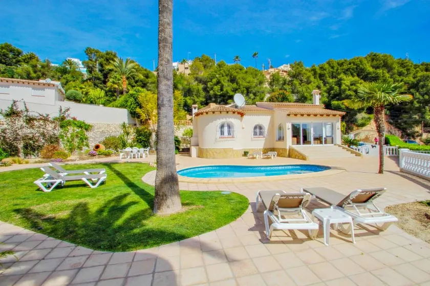 Villa avec terrasse, jardin et barbecue - Image 1