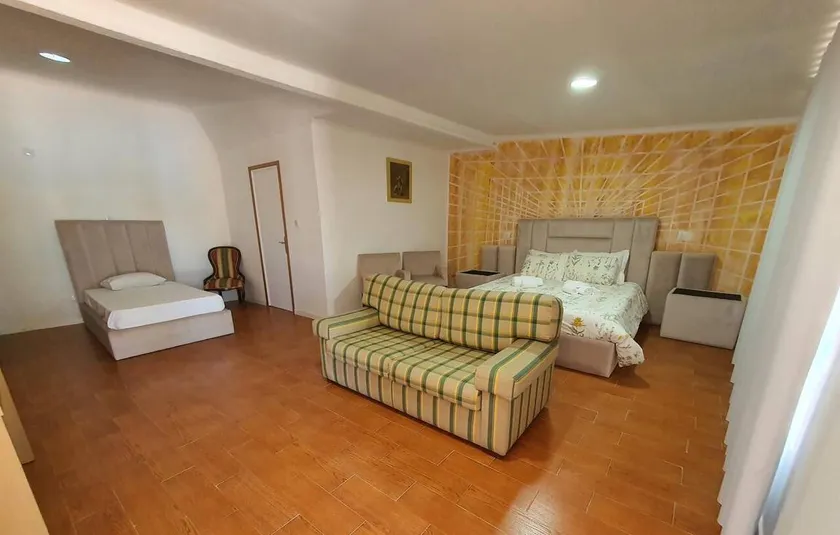 Family-oriented pleasant private room with private pool & garden | Nature view | Dogs allowed - Image 1