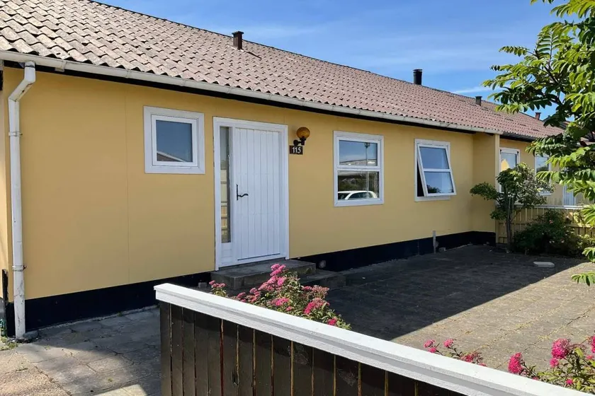Fully equipped beautiful holiday home with barbeque, terrace & garden | Pet-friendly - Image 1