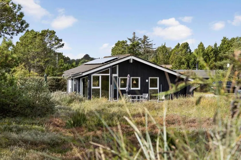 Fully equipped holiday home with hot tub, sauna & barbecue | Close to the beach - Image 1