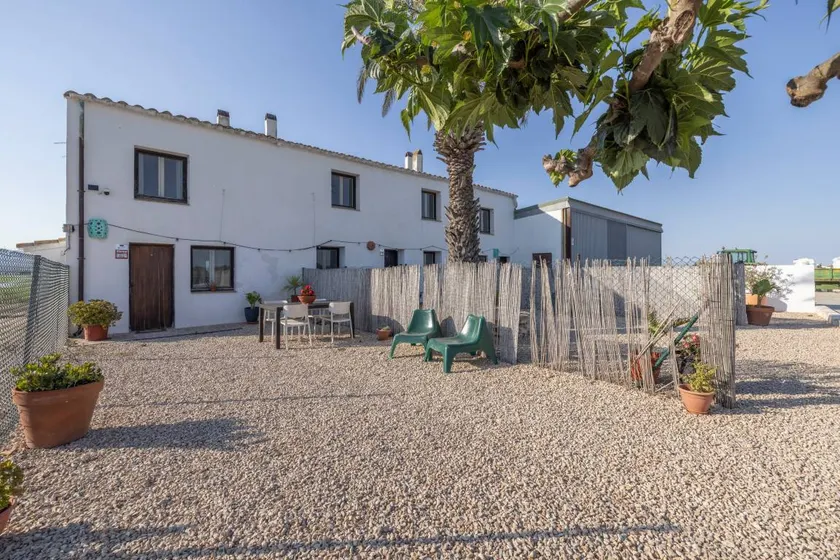 Holiday home with terrace, BBQ & garden - Image 1