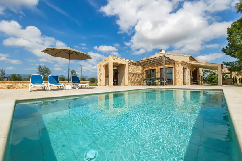 Holiday home with garden, barbecue & terrace | Mountain view - Image 1
