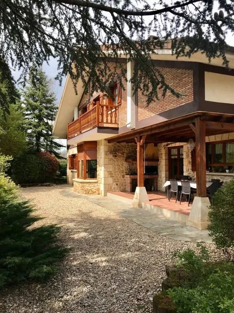 Holiday home with barbeque, terrace & garden | Mountain view - Image 1