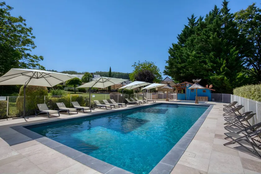 Spacieux cottage adapté aux familles avec piscine, terrasse et jardin | Vue jardin - Image 1
