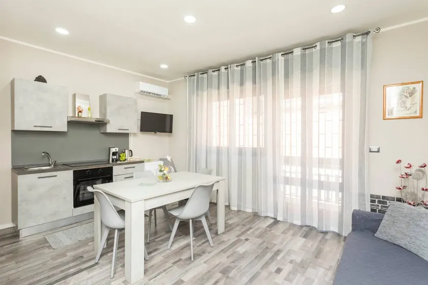 Flat with garden & terrace | City view - Image 1