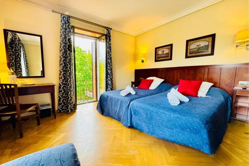 Chambre privée avec terrasse, jardin et internet haut débit - Image 1