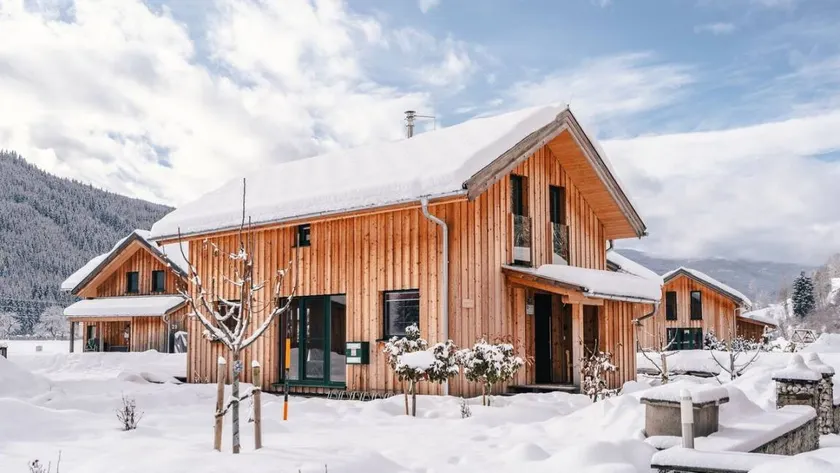 Family-friendly holiday home with hot tub, sauna & garden - Image 1