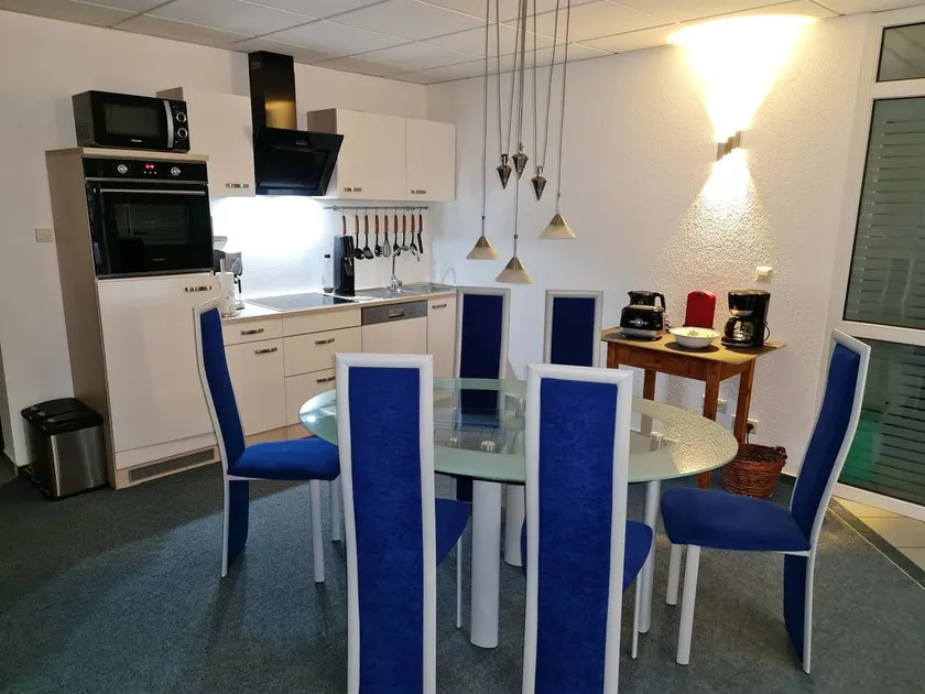 Flat with terrace, barbeque & garden - Image 1