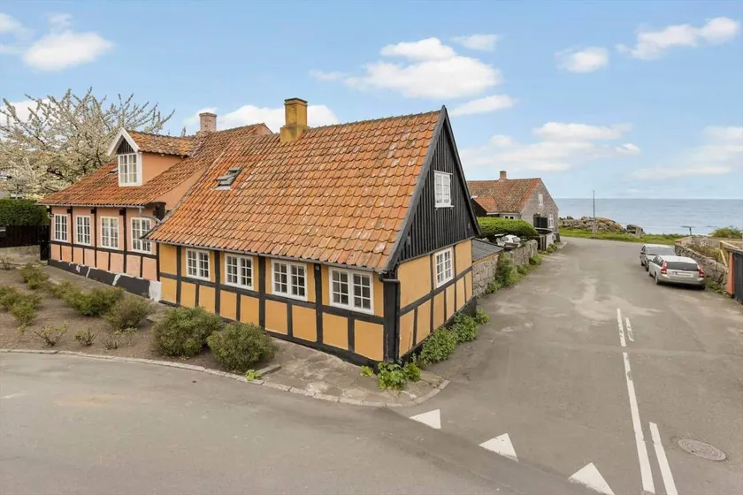 Holiday home with garden, barbecue & terrace | Sea view - Image 1