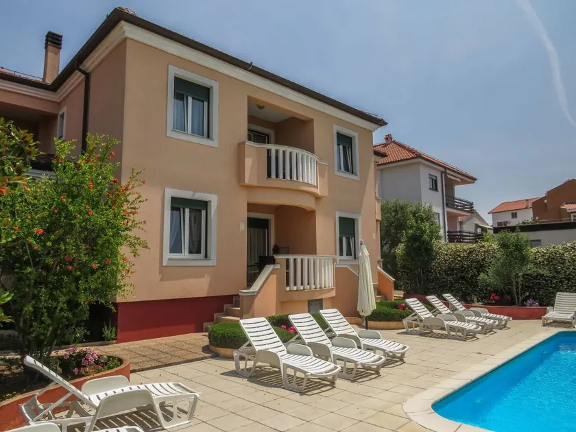 Wonderful flat with terrace, barbeque & pool | Sea view | Beach nearby - Image 1