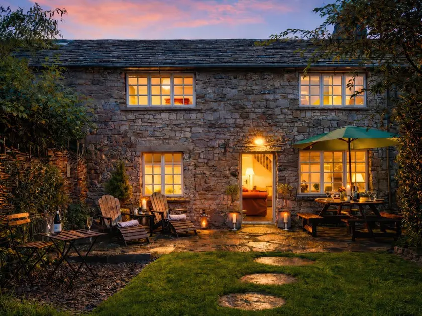 Family-oriented lovely cottage with garden & jacuzzi | Pets allowed - Image 1