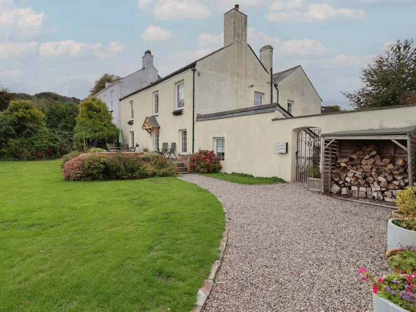 Cottage with jacuzzi, pool & barbecue - Image 1