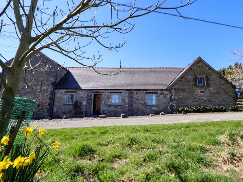 Casa rural con jardín - Image 1