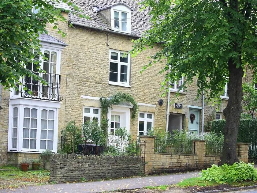 Cottage with garden & terrace - Image 1